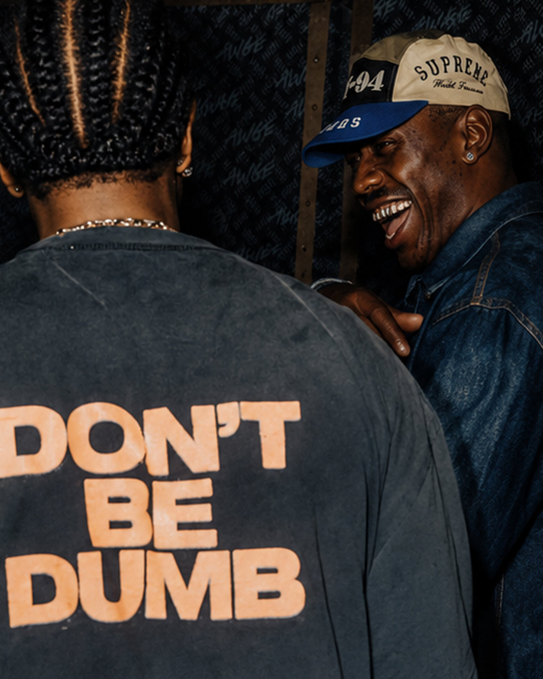 「DON'T BE DUMB」Tシャツ