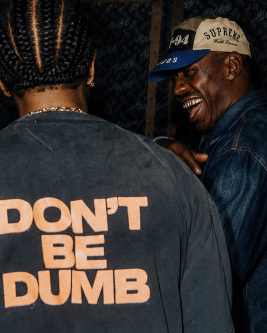 「DON'T BE DUMB」Tシャツ