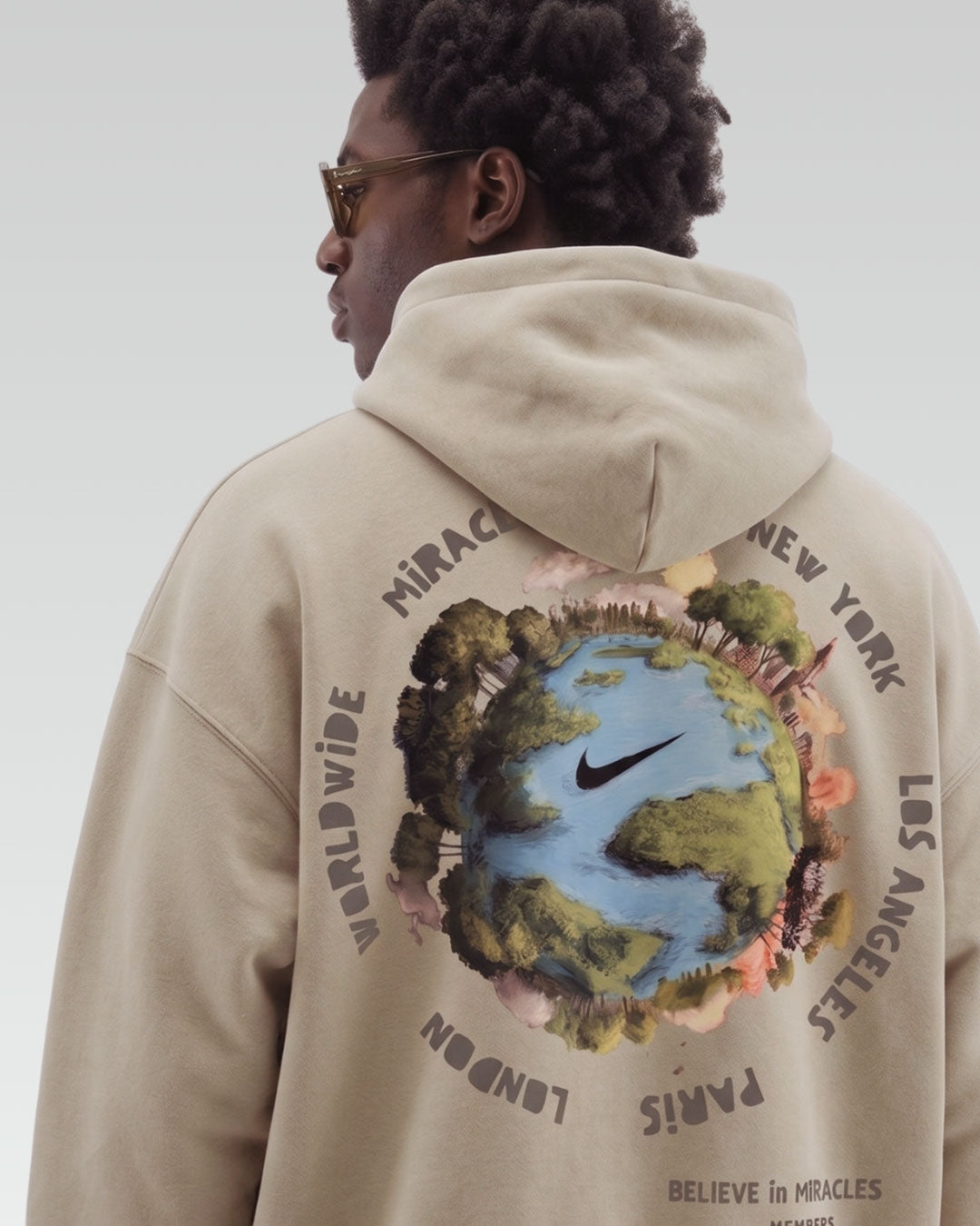 "WORLDWIDE"フーディー